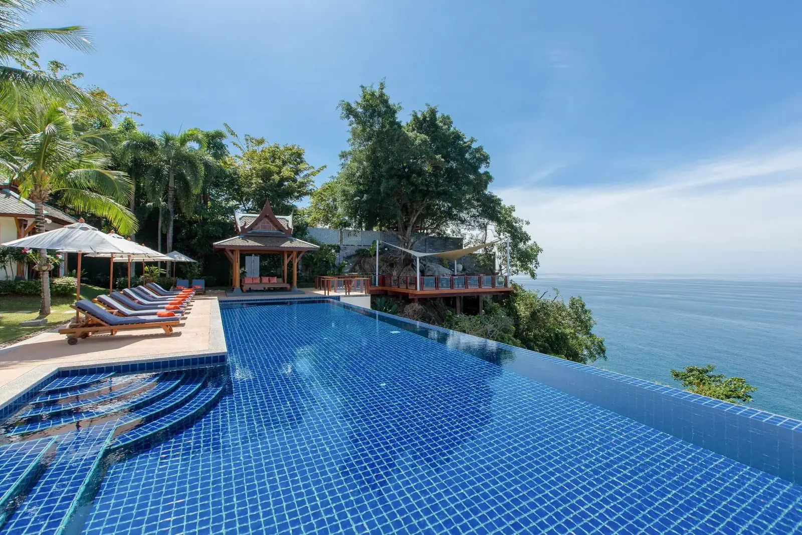 18m oceanfront infinity pool on the clifftop