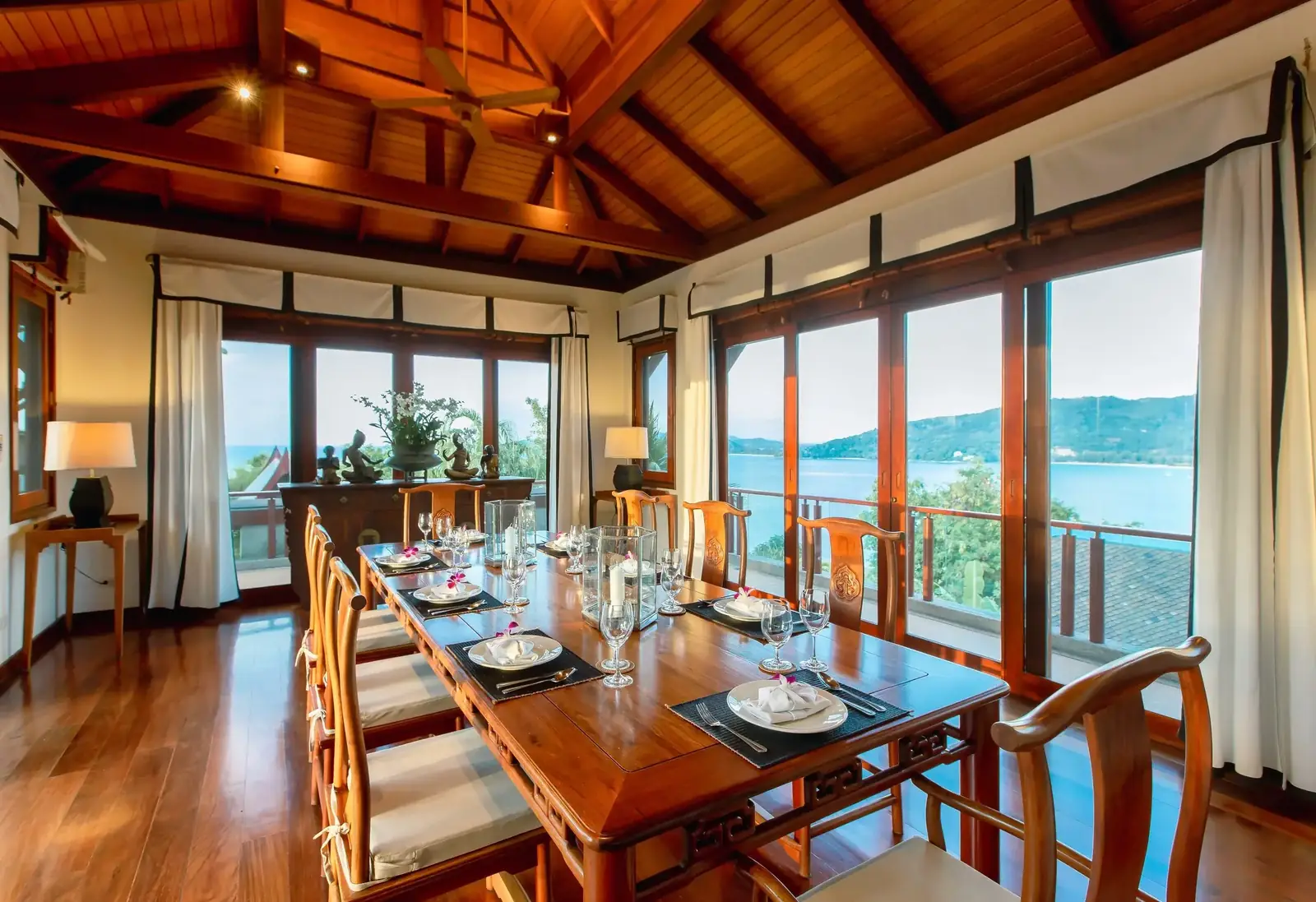Indoor dining room with Sea view
